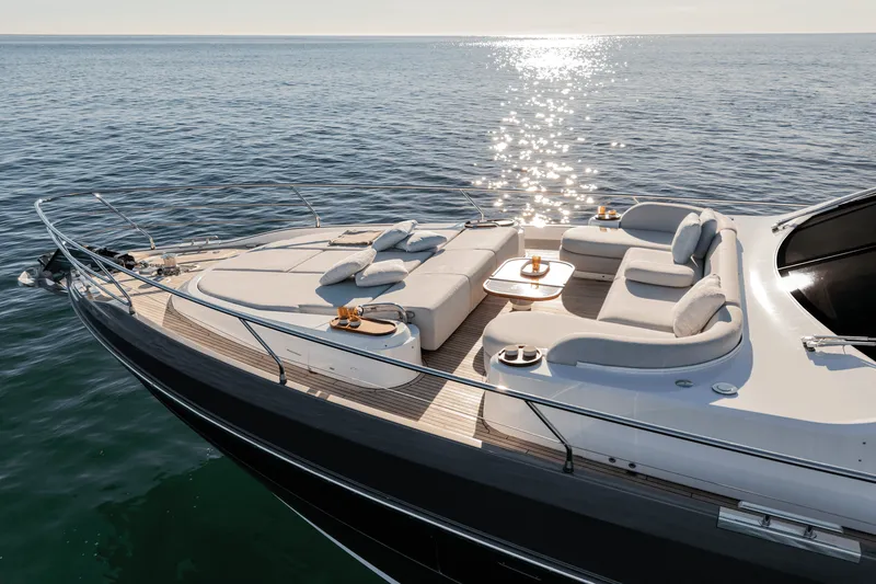 Slide: The Image of Azimut Fly 72 2025 - 8