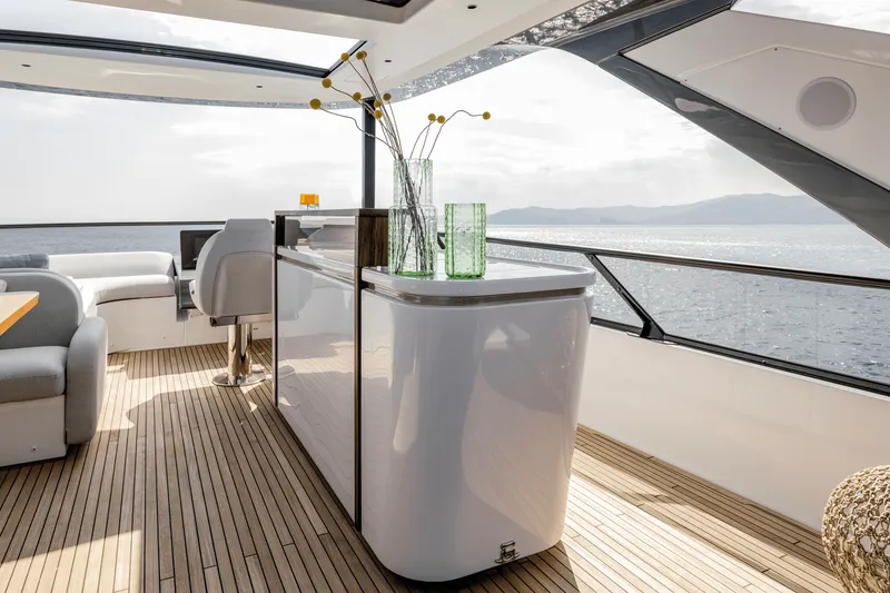 Slide: The Image of Azimut Fly 72 2025 - 15