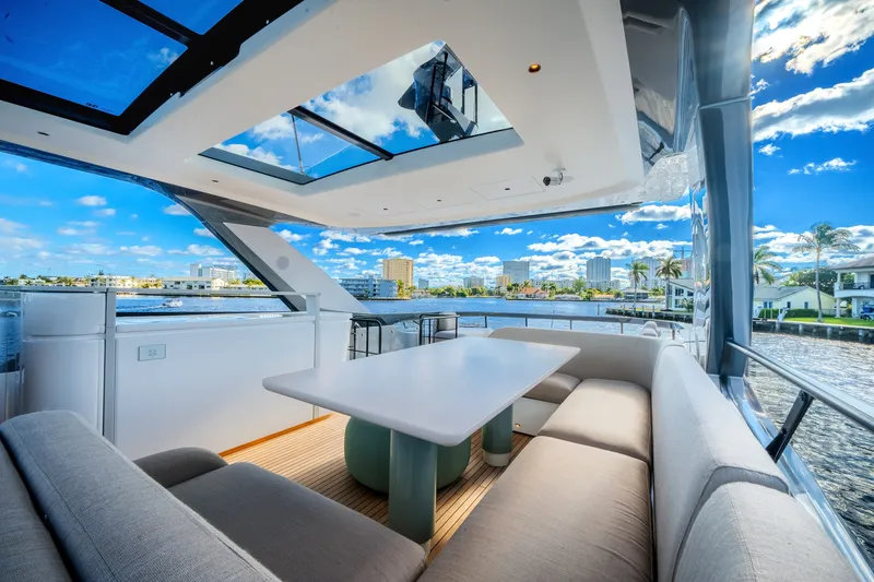 Slide: The Image of Azimut Fly 72 2025 - 75