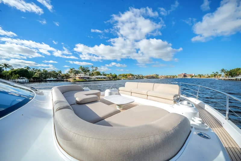 Slide: The Image of Azimut Fly 72 2025 - 64