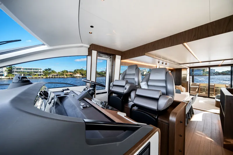 Slide: The Image of Azimut Fly 72 2025 - 56