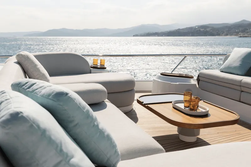Slide: The Image of Azimut Fly 72 2025 - 21