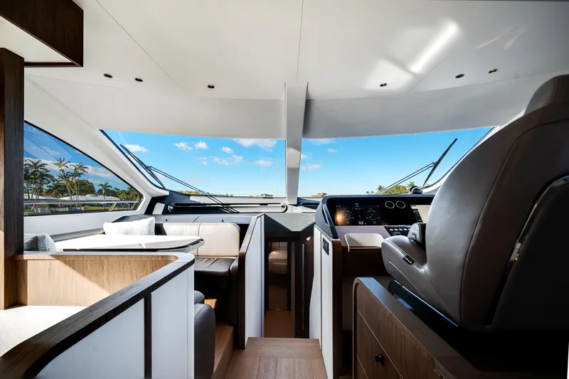 Slide: The Image of Azimut Fly 72 2025 - 54