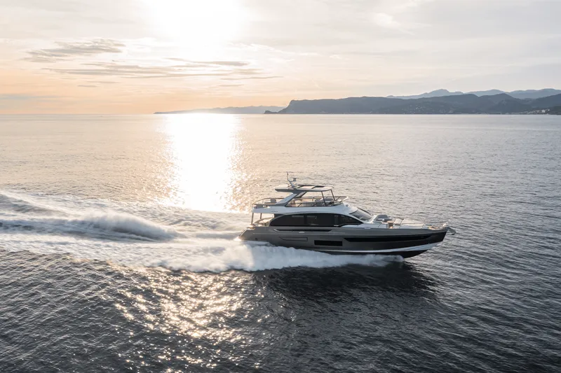 Slide: The Image of Azimut Fly 72 2025 - 0