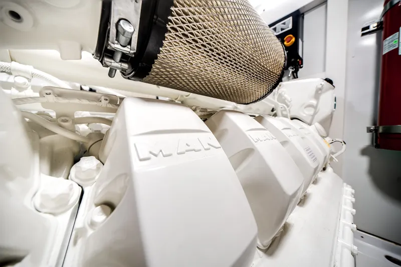 Slide: The Image of Azimut Fly 72 2025 - 81