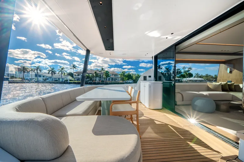 Slide: The Image of Azimut Fly 72 2025 - 60