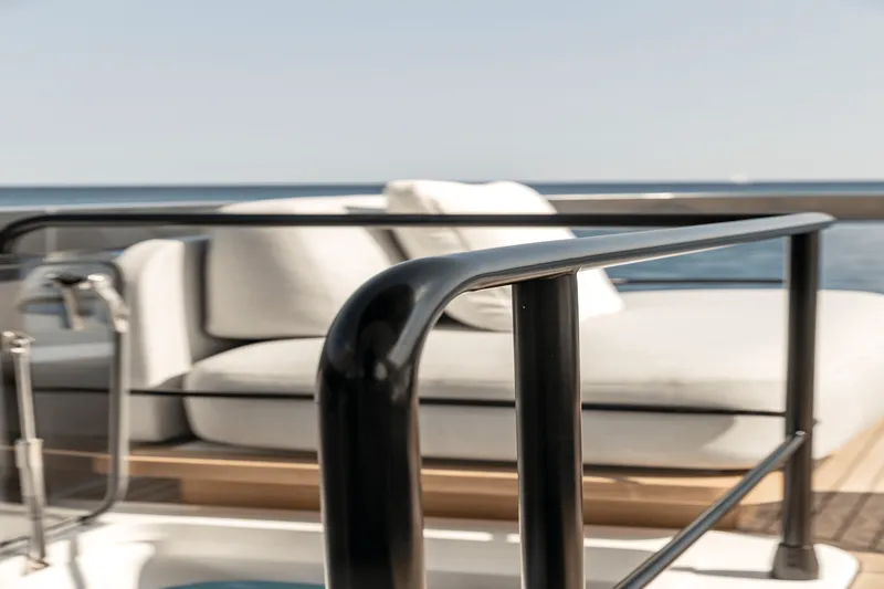 Slide: The Image of Azimut Fly 72 2025 - 18