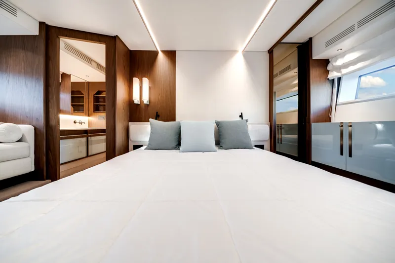 Slide: The Image of Azimut Fly 72 2025 - 28