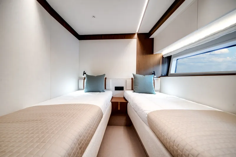 Slide: The Image of Azimut Fly 72 2025 - 24