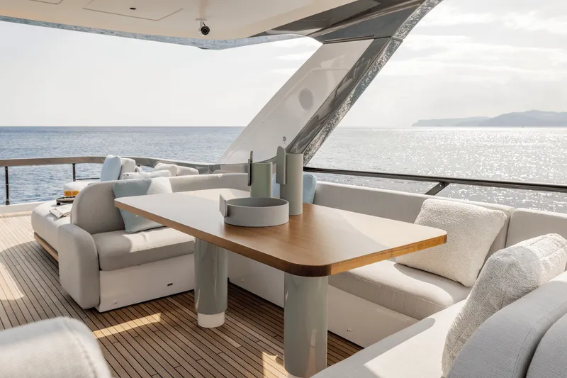 Slide: The Image of Azimut Fly 72 2025 - 13
