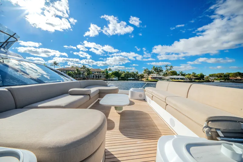 Slide: The Image of Azimut Fly 72 2025 - 65