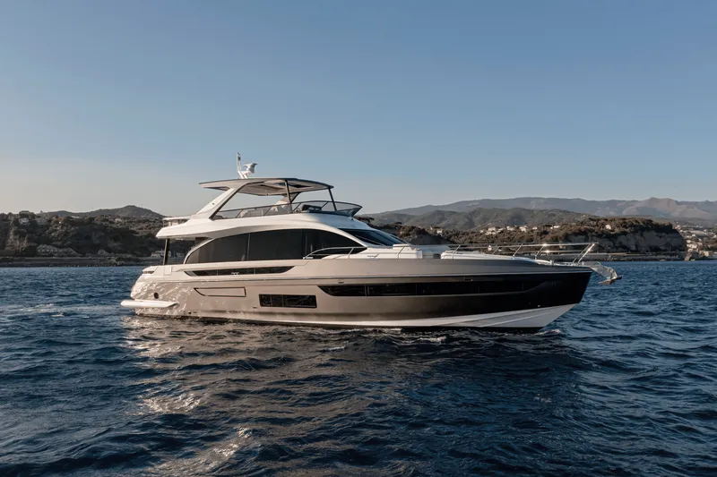Slide: The Image of Azimut Fly 72 2025 - 3