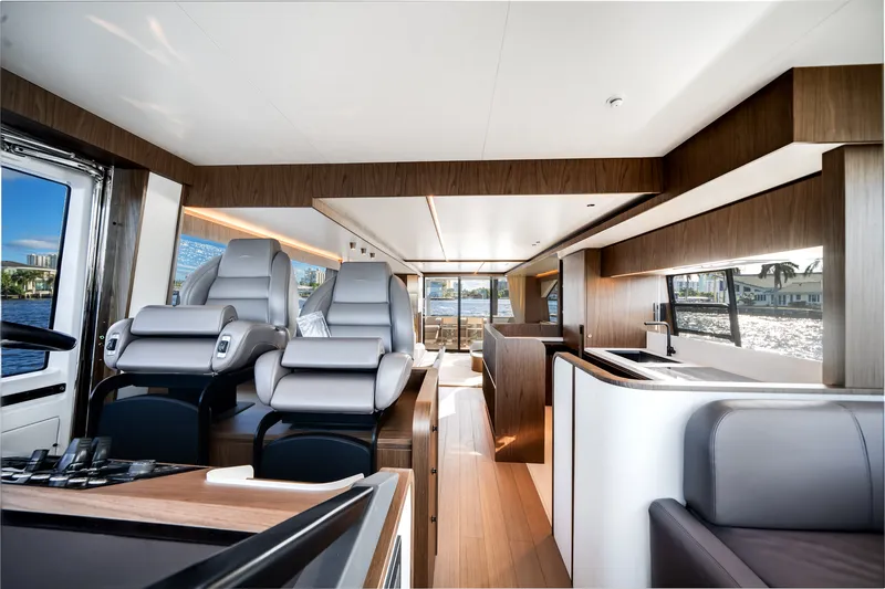 Slide: The Image of Azimut Fly 72 2025 - 58