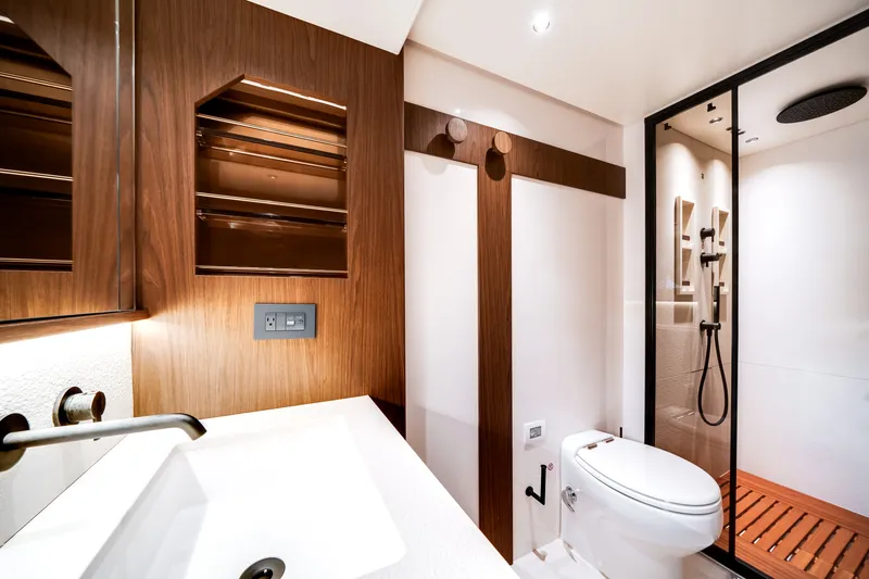 Slide: The Image of Azimut Fly 72 2025 - 39