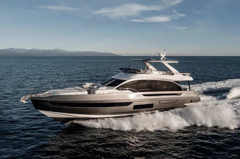 Slide: The Image of Azimut Fly 72 2025 - 4