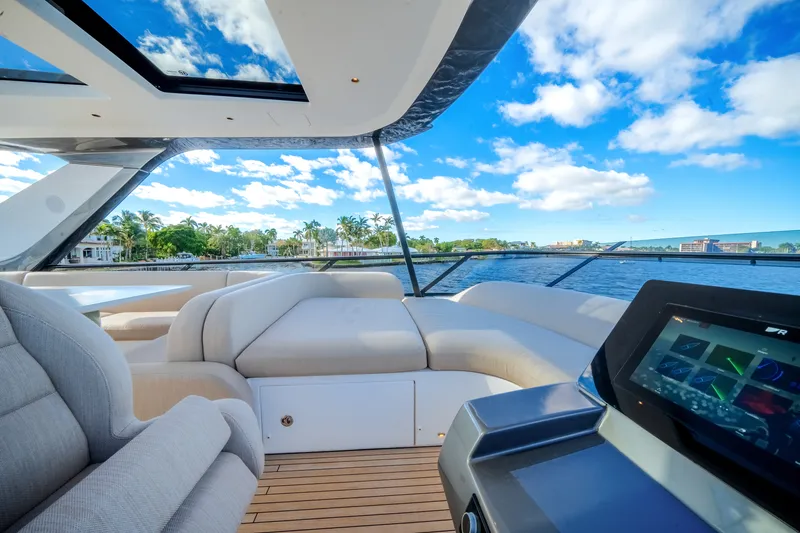 Slide: The Image of Azimut Fly 72 2025 - 77