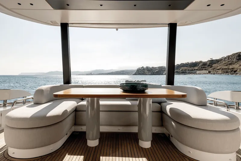 Slide: The Image of Azimut Fly 72 2025 - 11