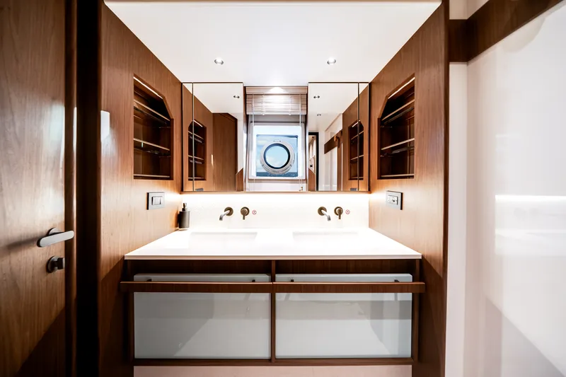 Slide: The Image of Azimut Fly 72 2025 - 37