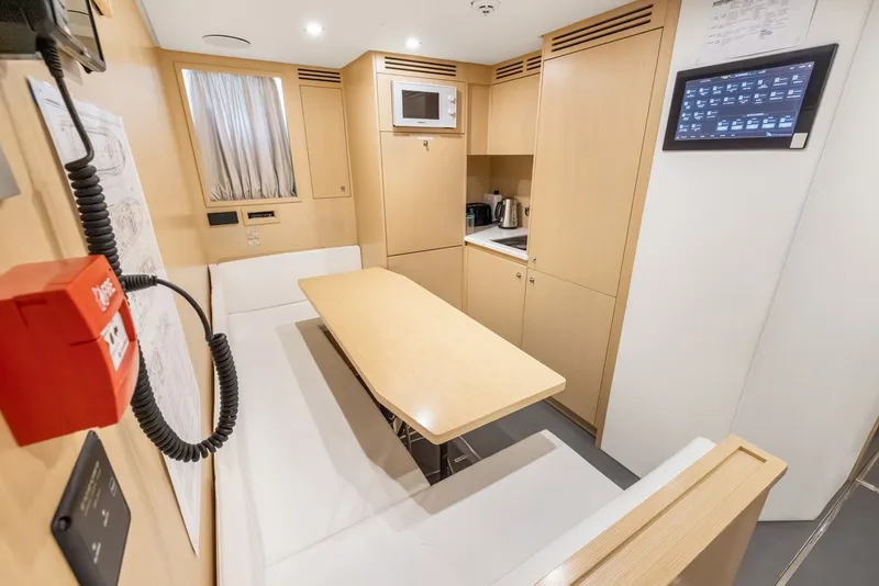 Slide: The Image of Custom NAVETTA 42 2023 - 68