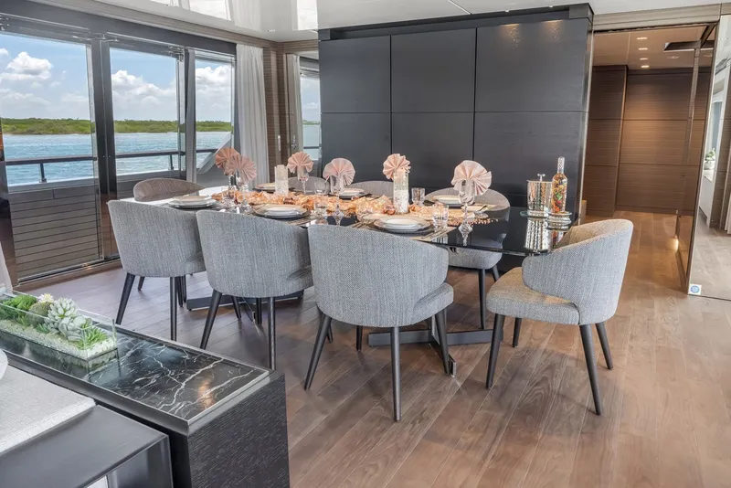 Slide: The Image of Custom NAVETTA 42 2023 - 19