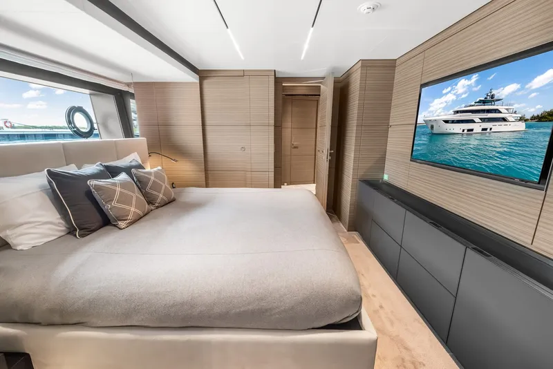 Slide: The Image of Custom NAVETTA 42 2023 - 32