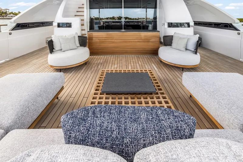 Slide: The Image of Custom NAVETTA 42 2023 - 14