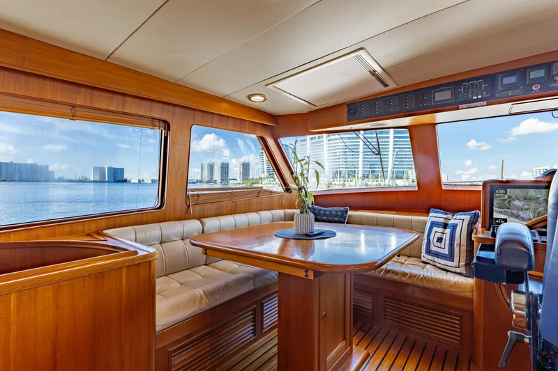 Slide: The Image of Marlow 88 Explorer 2016 - 10