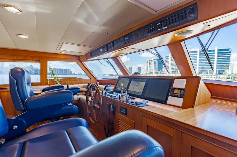 Slide: The Image of Marlow 88 Explorer 2016 - 12