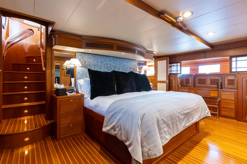 Slide: The Image of Marlow 88 Explorer 2016 - 15