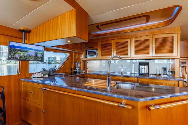 Slide: The Image of Marlow 88 Explorer 2016 - 9