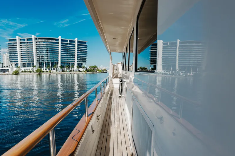 Slide: The Image of Marlow 88 Explorer 2016 - 32