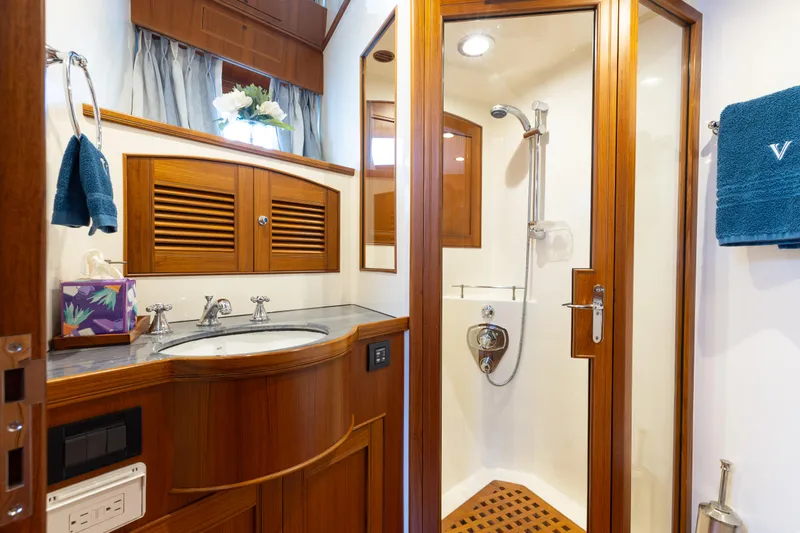 Slide: The Image of Marlow 88 Explorer 2016 - 20