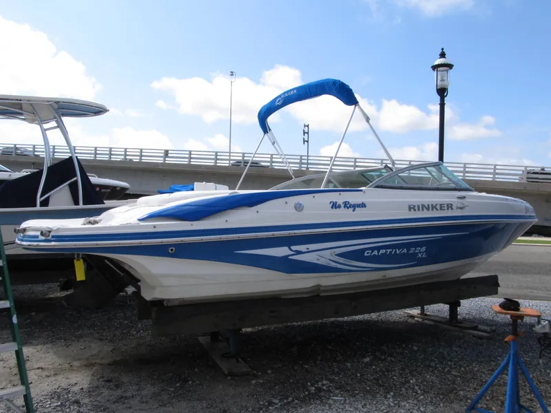 The Image of Rinker 226 Captiva 2009 - 0