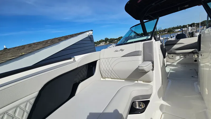 Slide: The Image of Sea Ray SLX 260 Outboard 2024 - 25
