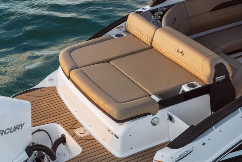 Slide: The Image of Sea Ray SLX 260 Outboard 2024 - 31