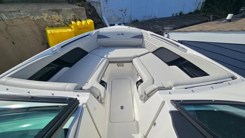 Slide: The Image of Sea Ray SLX 260 Outboard 2024 - 22