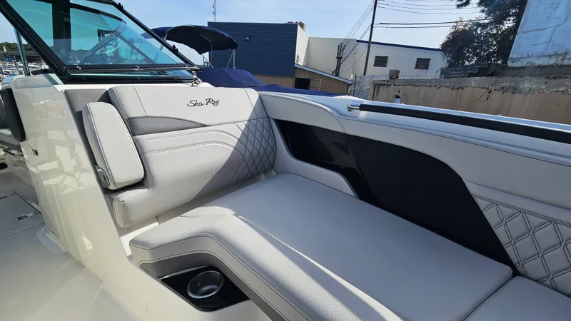 Slide: The Image of Sea Ray SLX 260 Outboard 2024 - 23