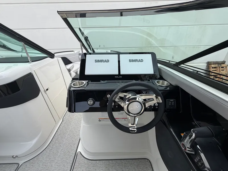 Slide: The Image of Sea Ray SLX 280 Outboard 2027 - 20