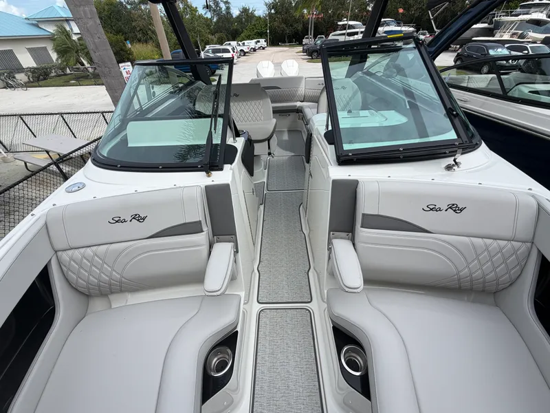 Slide: The Image of Sea Ray SLX 280 Outboard 2027 - 28