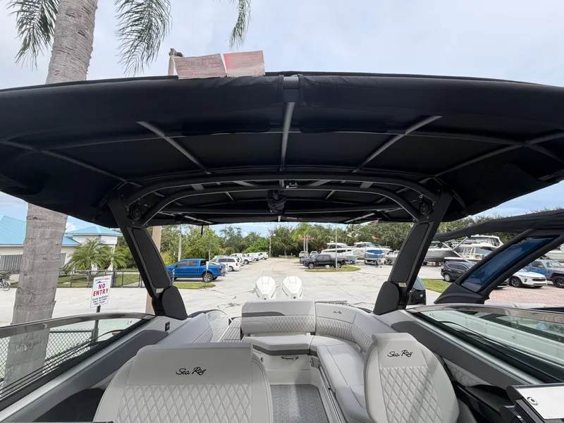 Slide: The Image of Sea Ray SLX 280 Outboard 2027 - 31