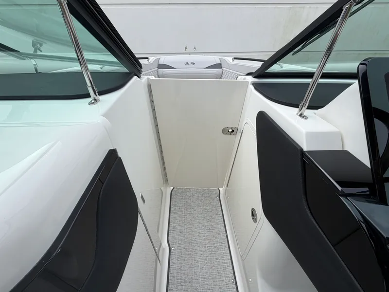 Slide: The Image of Sea Ray SLX 280 Outboard 2027 - 25