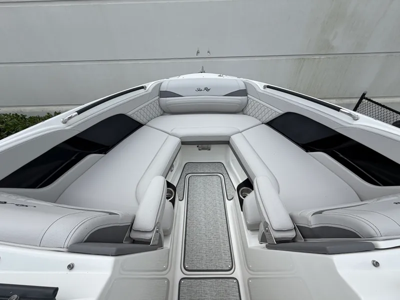 Slide: The Image of Sea Ray SLX 280 Outboard 2027 - 26