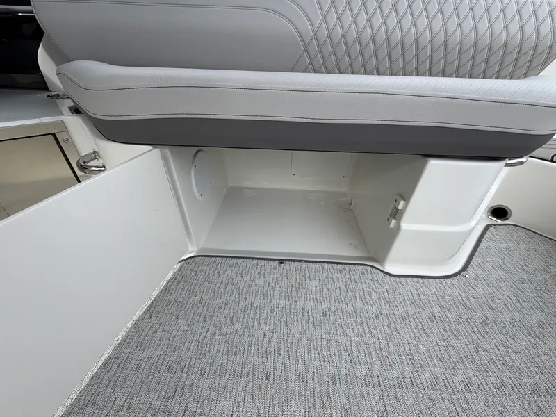 Slide: The Image of Sea Ray SLX 280 Outboard 2027 - 33