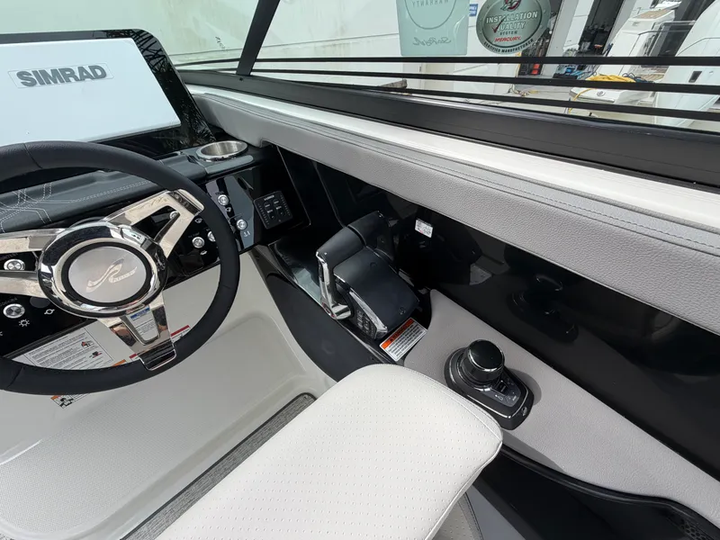 Slide: The Image of Sea Ray SLX 280 Outboard 2027 - 21