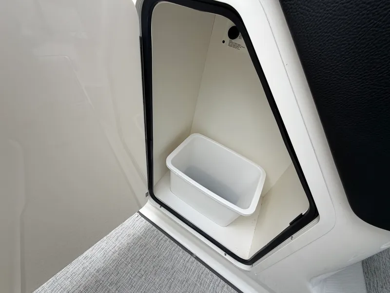Slide: The Image of Sea Ray SLX 280 Outboard 2027 - 24