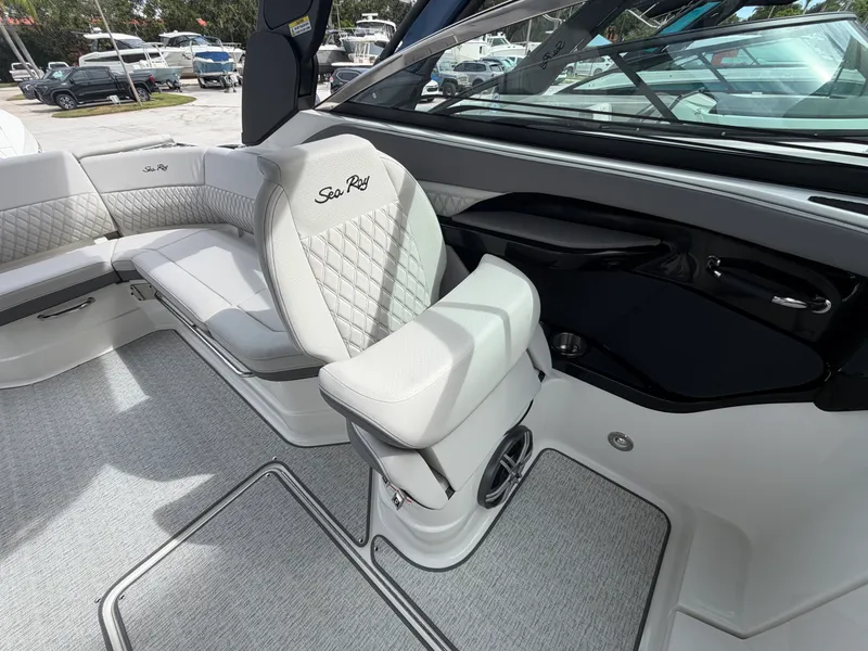 Slide: The Image of Sea Ray SLX 280 Outboard 2027 - 17