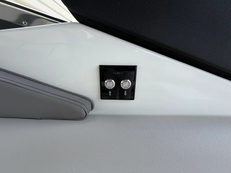 Slide: The Image of Sea Ray SLX 280 Outboard 2027 - 34