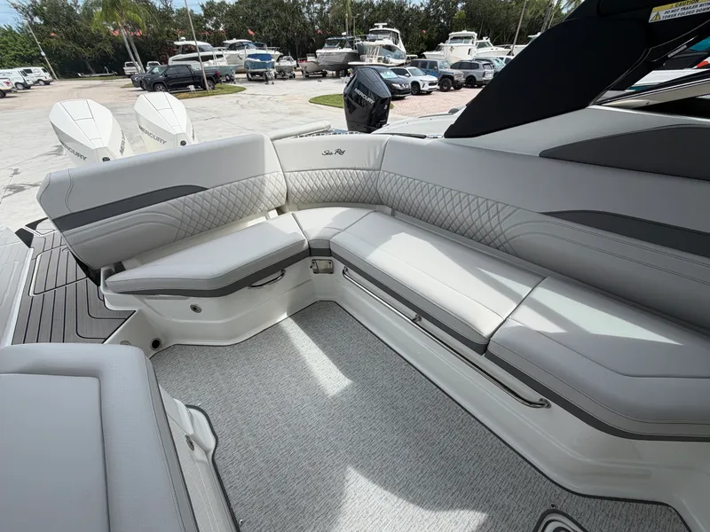 Slide: The Image of Sea Ray SLX 280 Outboard 2027 - 13