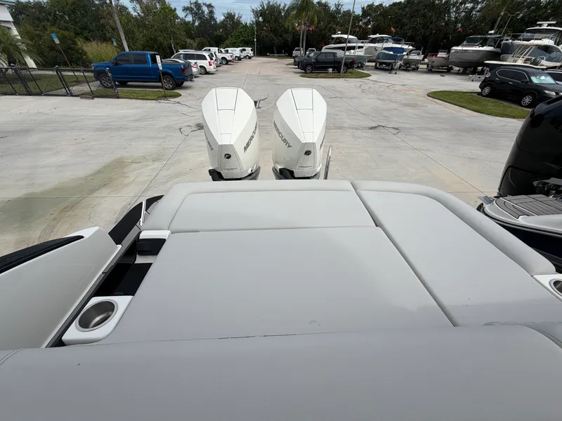 Slide: The Image of Sea Ray SLX 280 Outboard 2027 - 35