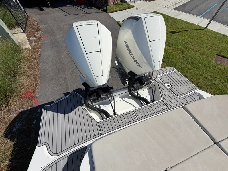 Slide: The Image of Sea Ray 290 SDX 2023 - 7